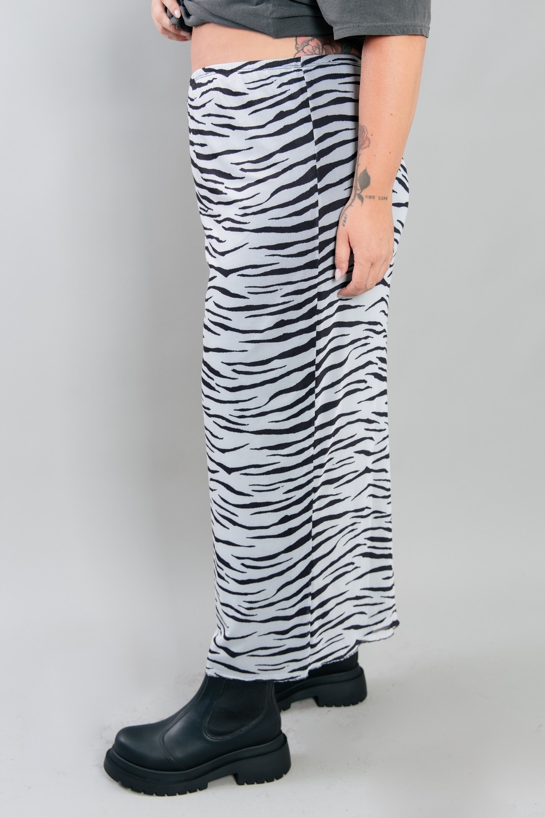 SAIA MIDI TULE COM FORRO ESTAMPA TIGRE