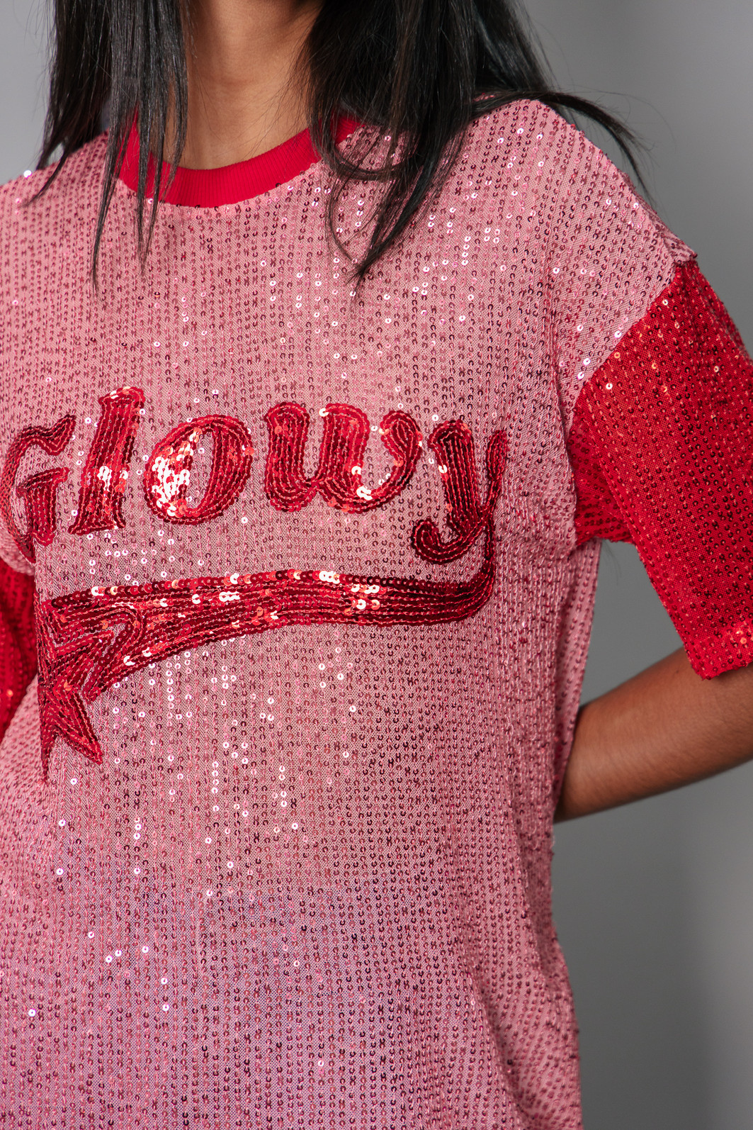 T-SHIRT VINTAGE DE PAETÊS ROSA E VERMELHA COM BORDADO GLOWY