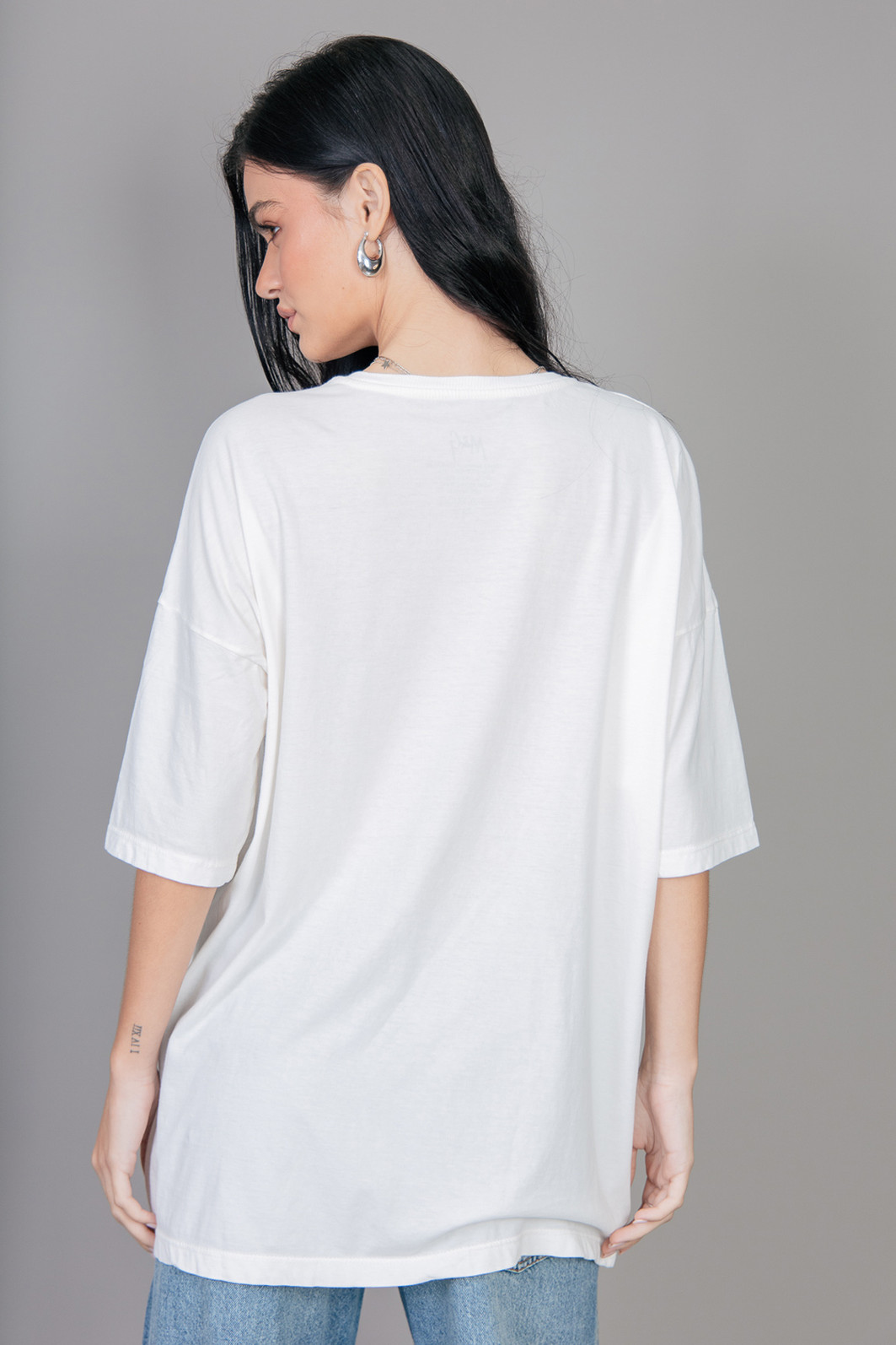 CAMISETA T-SHIRT OVERSIZED BÁSICA OFF WHTE CAMISETA T-SHIRT OVERSIZED BÁSICA OFF WHTE