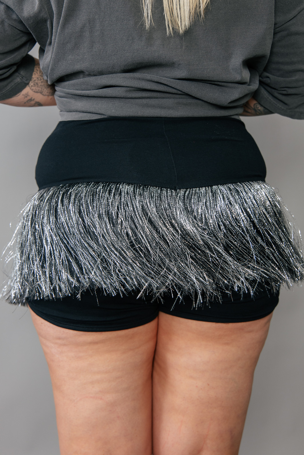 SHORT MINI HOT PANT DE COTTON PRETO COM FRANJAS GLOWGIRL SHORT MINI HOT PANT DE COTTON PRETO COM FRANJAS GLOWGIRL