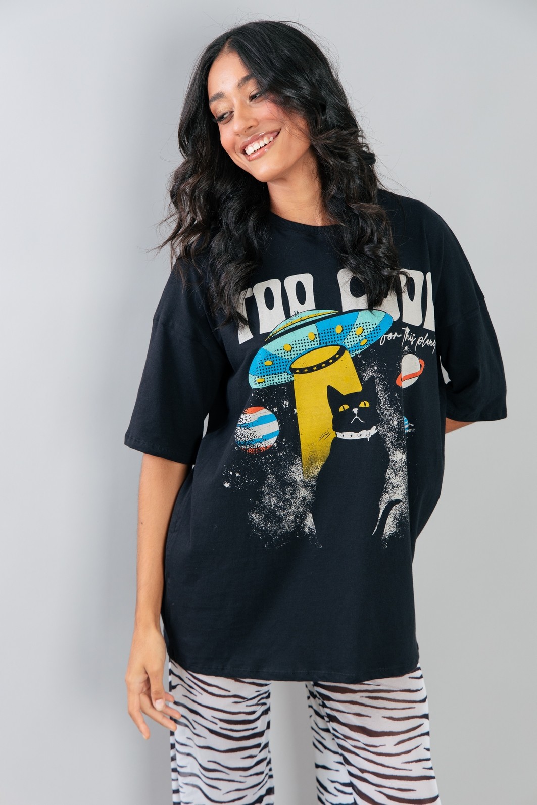 CAMISETA T-SHIRT OVERSIZED PRETA  TOO COOL CAMISETA T-SHIRT OVERSIZED PRETA  TOO COOL