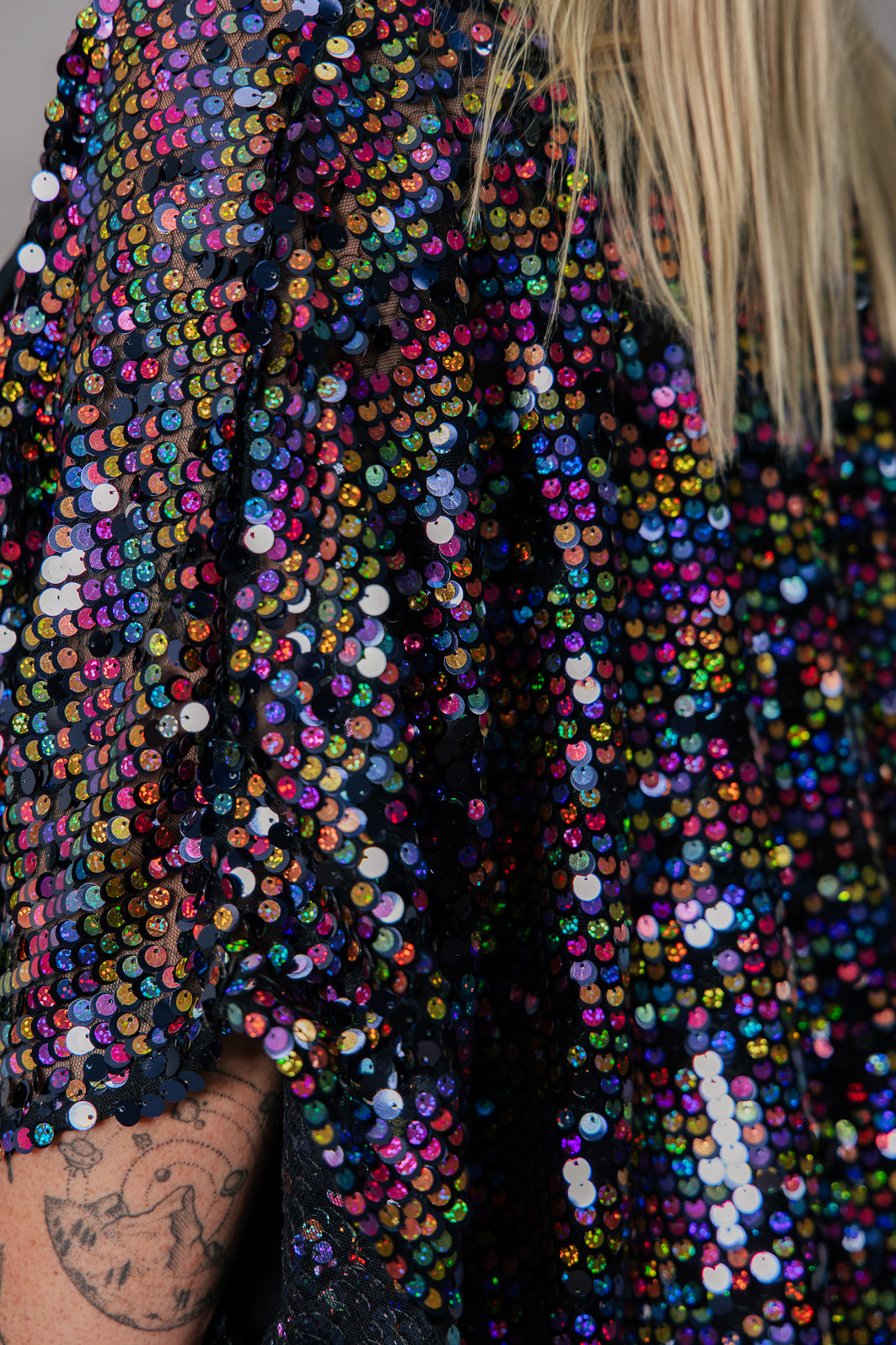 KIMONO DE PAETÊ MULTICOLOR KIMONO DE PAETÊ MULTICOLOR