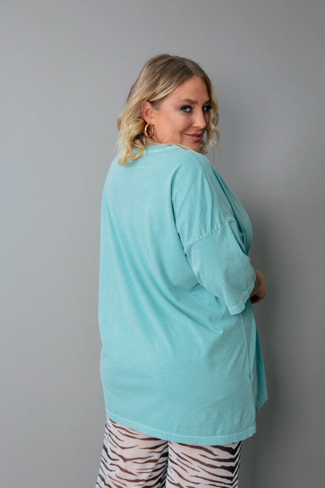 T-SHIRT OVERSIZED DECOTE V VERDE EASTER T-SHIRT OVERSIZED DECOTE V VERDE EASTER