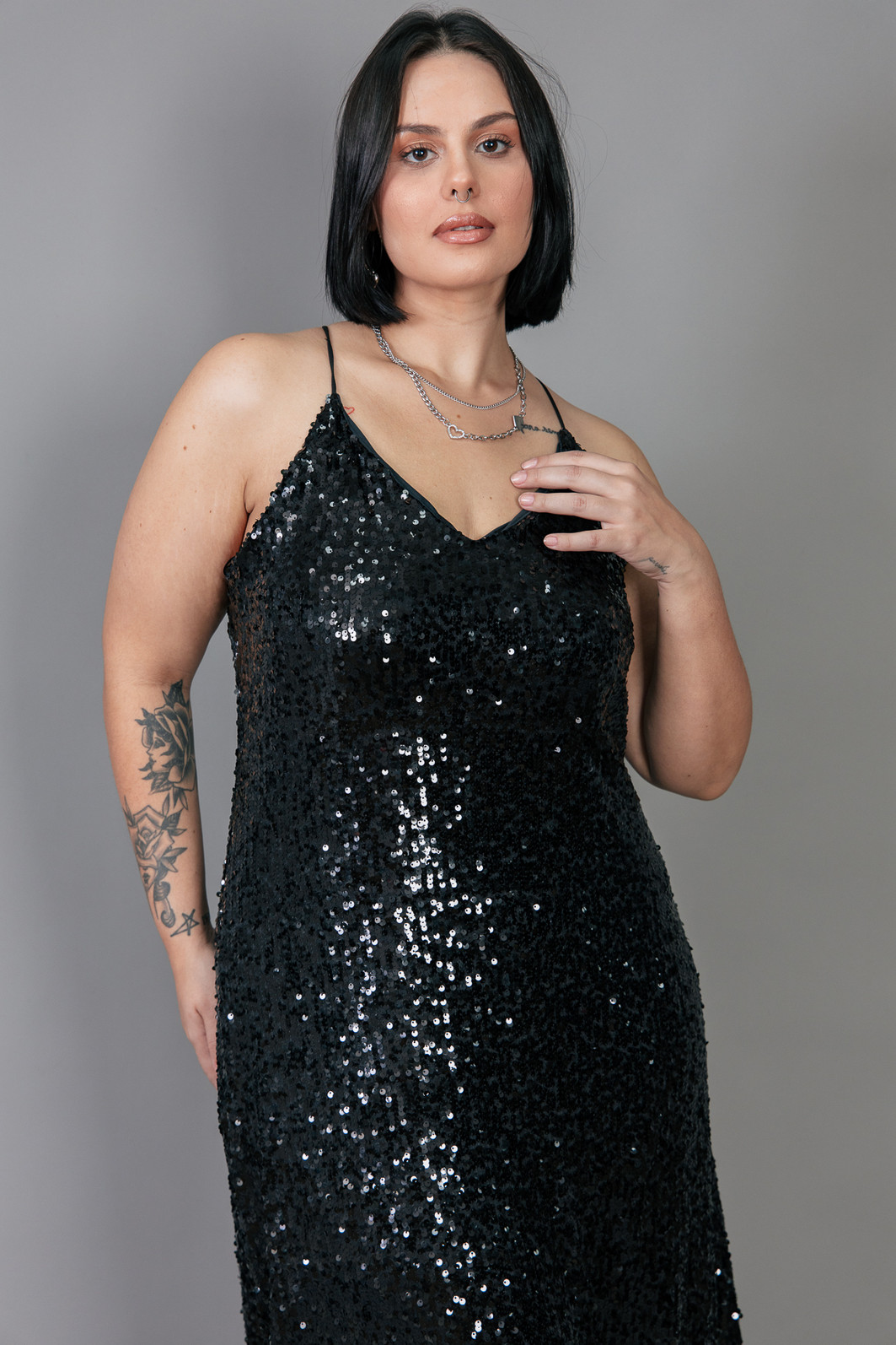 VESTIDO LONGO DE PAETÊ PRETO SOLTINHO VESTIDO LONGO DE PAETÊ PRETO SOLTINHO