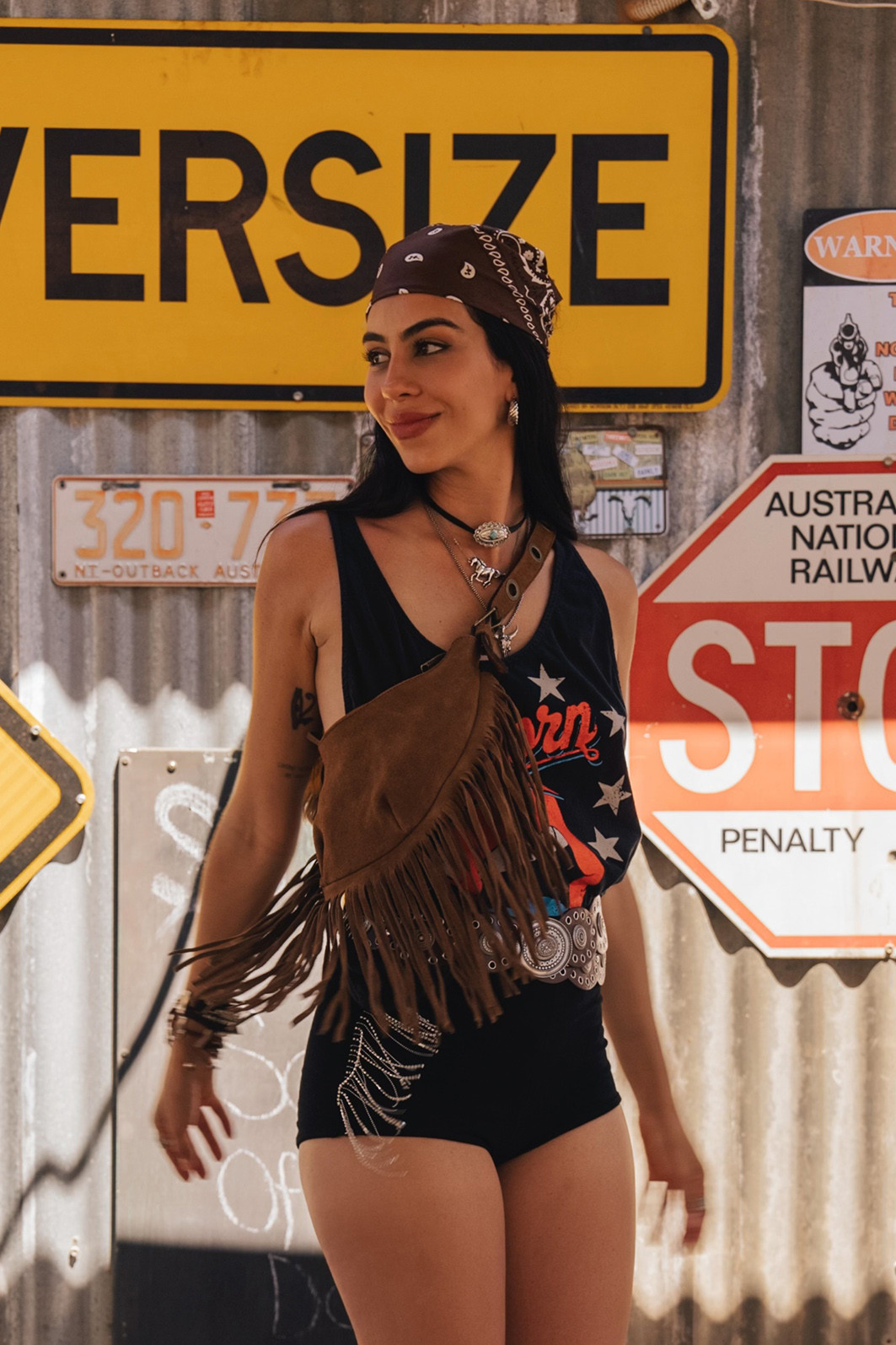 BOLSA CAMURÇA COM FRANJAS MARROM BOLSA CAMURÇA COM FRANJAS MARROM