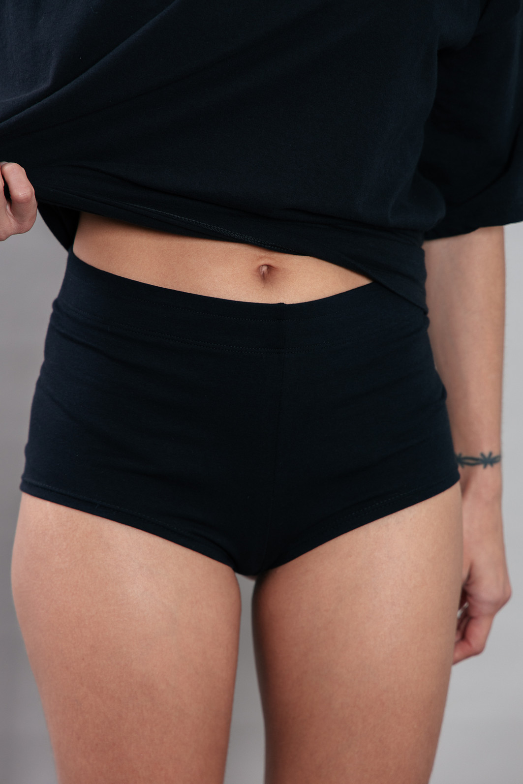 SHORT MINI PRETO BÁSICO SHORT MINI PRETO BÁSICO