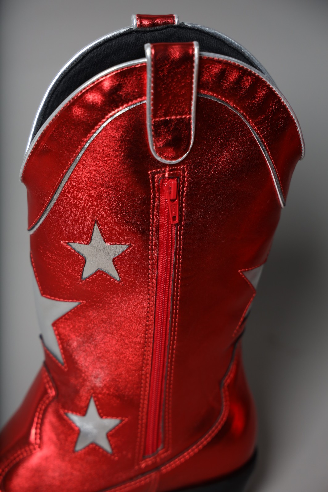 BOTA WESTERN METALIZADA VERMELHA COM ESTRELAS PRATA BOTA WESTERN METALIZADA VERMELHA COM ESTRELAS PRATA