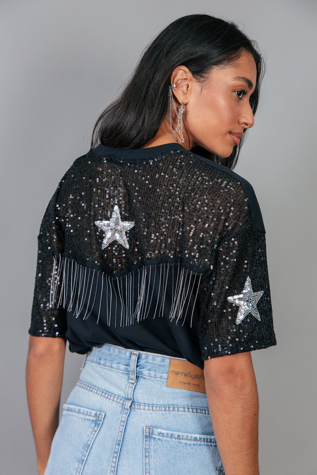 T-SHIRT VINTAGE COM PAETÊS E MALHA COM BORDADO E FRANJAS