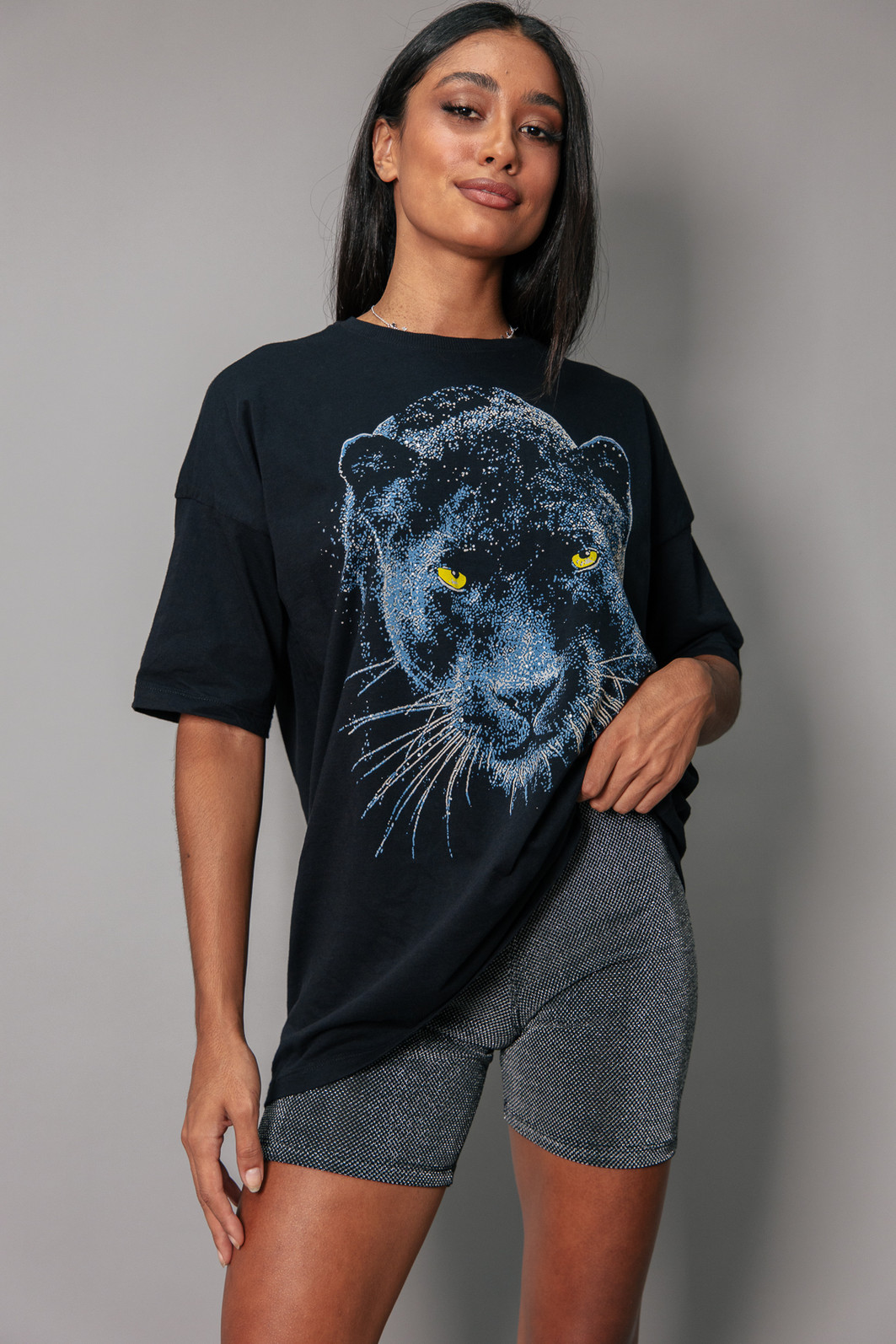 T-SHIRT OVERSIZED PRETA PANTHER COM CRISTAIS T-SHIRT OVERSIZED PRETA PANTHER COM CRISTAIS