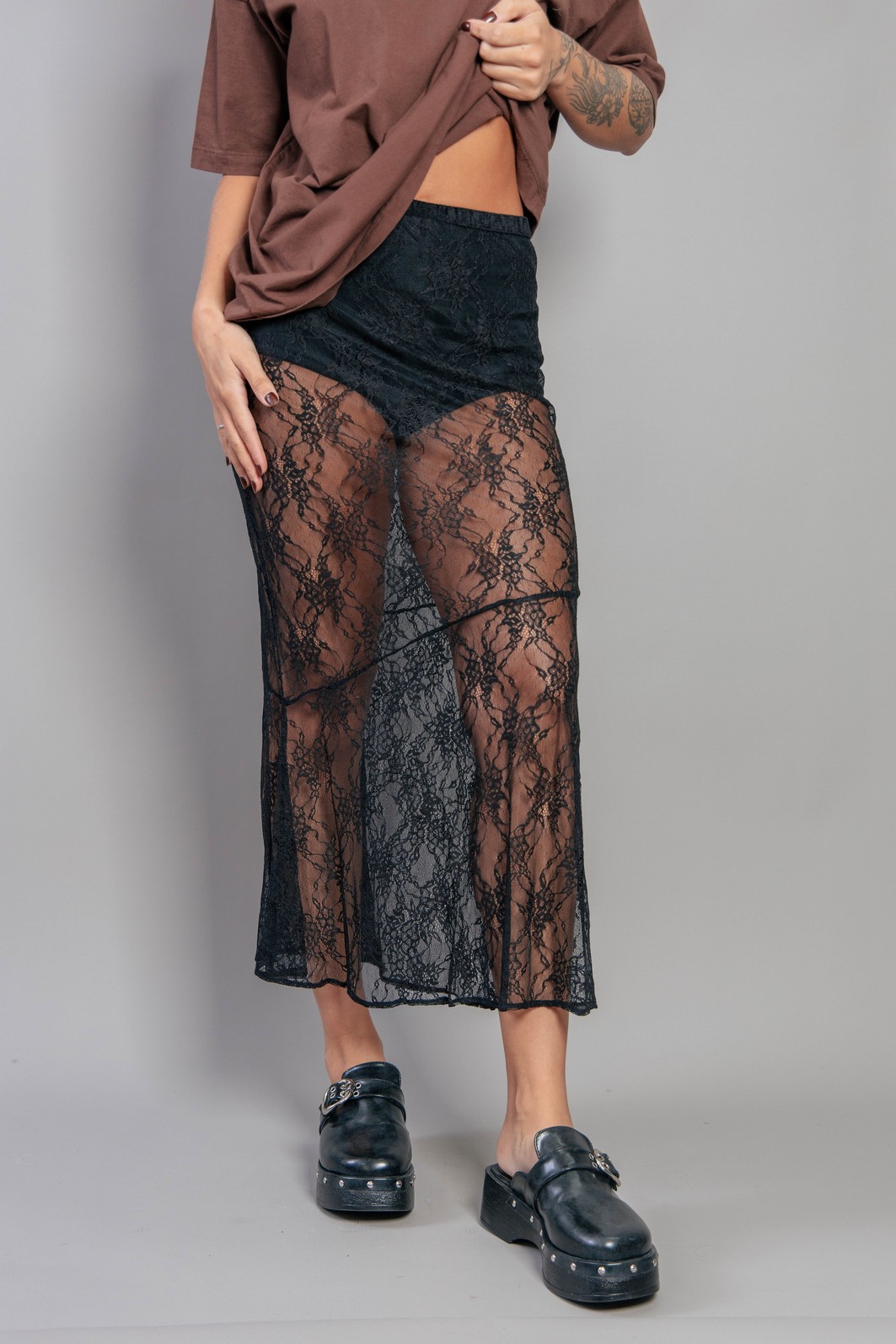 SAIA DE RENDA MIDI SEM FORRO PRETO SAIA DE RENDA MIDI SEM FORRO PRETO