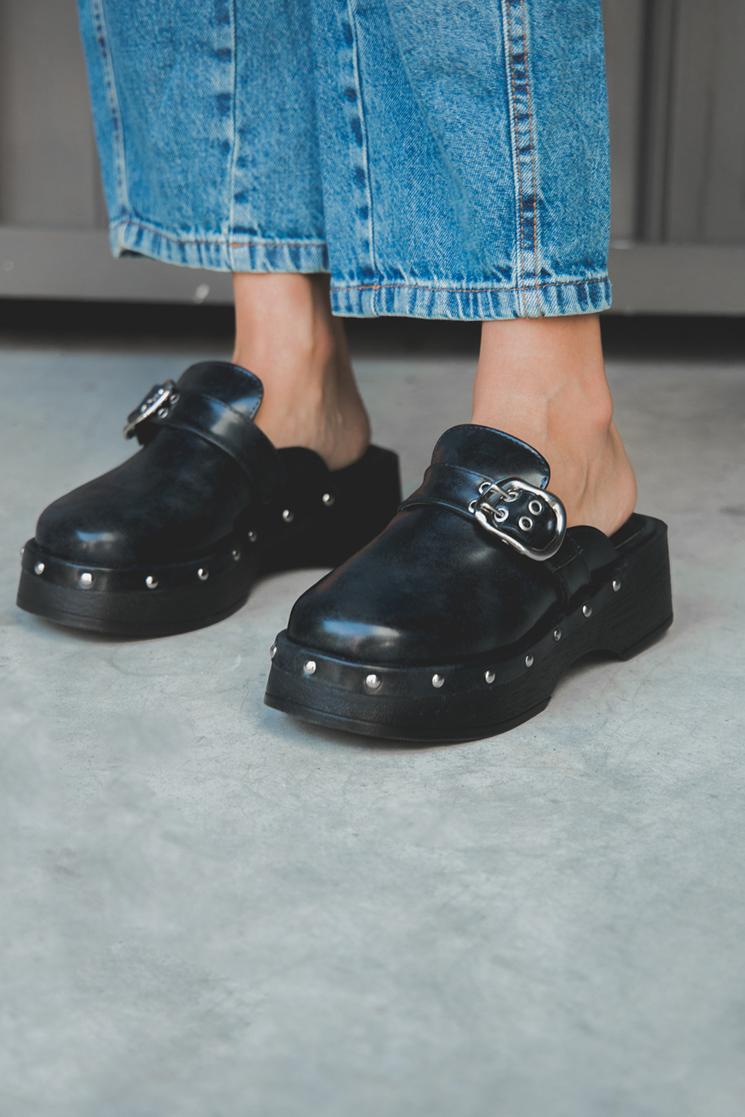 CLOG PLATAFORMA COM FIVELA PRETO