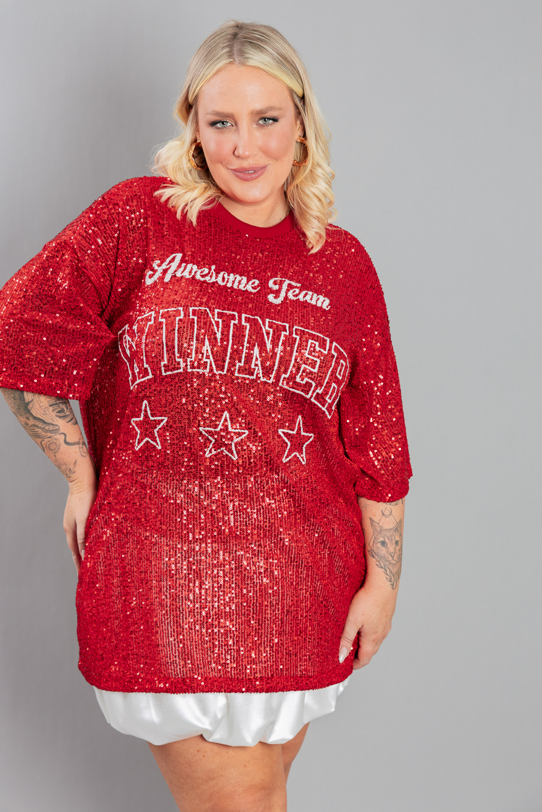 CAMISETA T-SHIRT OVERSIZED DE PAETÊ VERMELHO WINNER CAMISETA T-SHIRT OVERSIZED DE PAETÊ VERMELHO WINNER