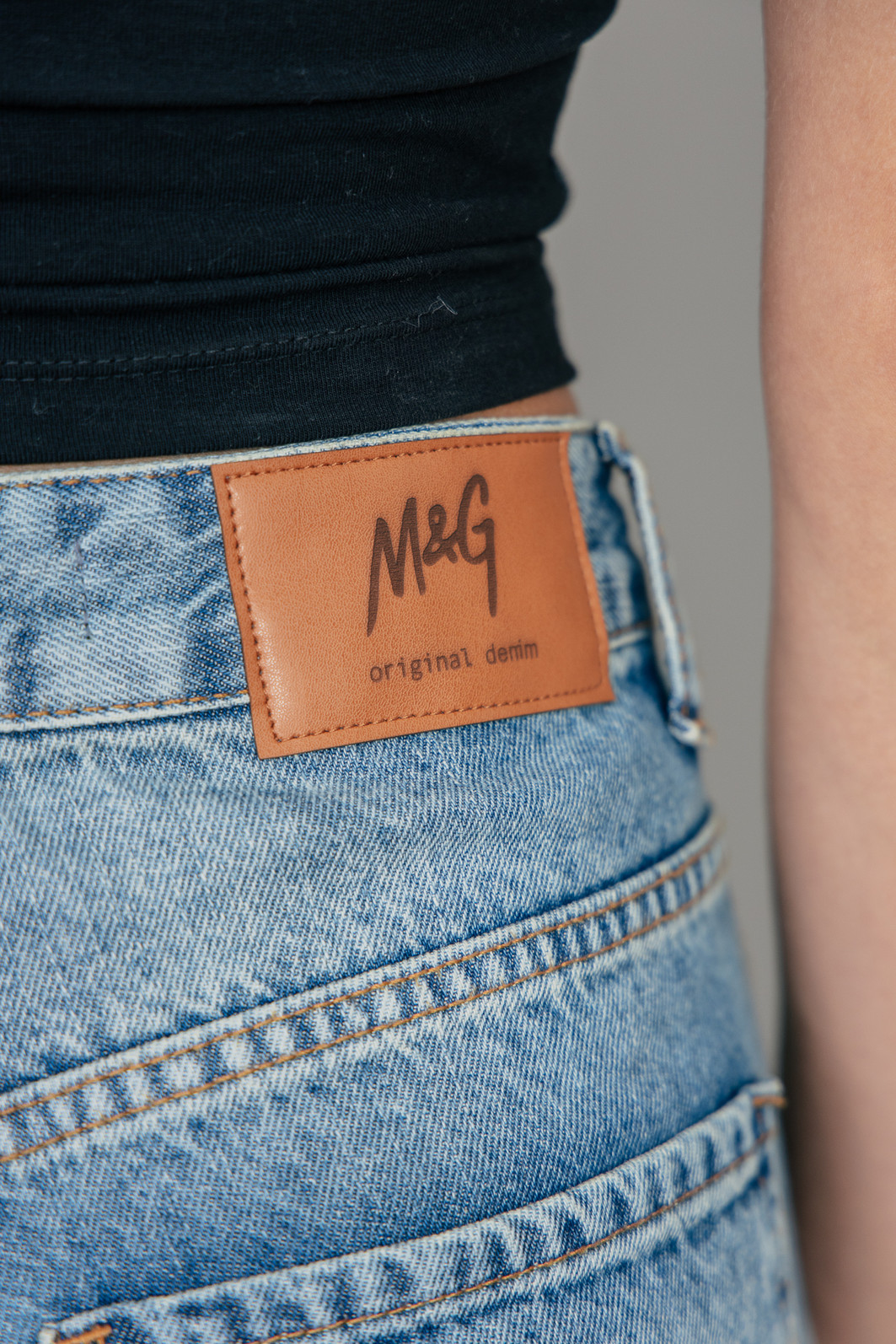 CALÇA JEANS BARREL CINTURA MÉDIA CALÇA JEANS BARREL CINTURA MÉDIA