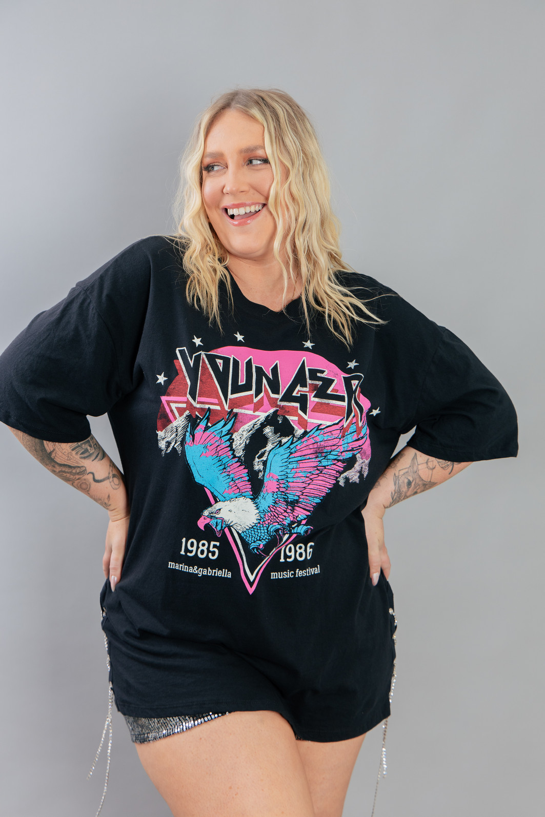 CAMISETA T-SHIRT VINTAGE COM CORRENTES LATERAIS YOUNGER