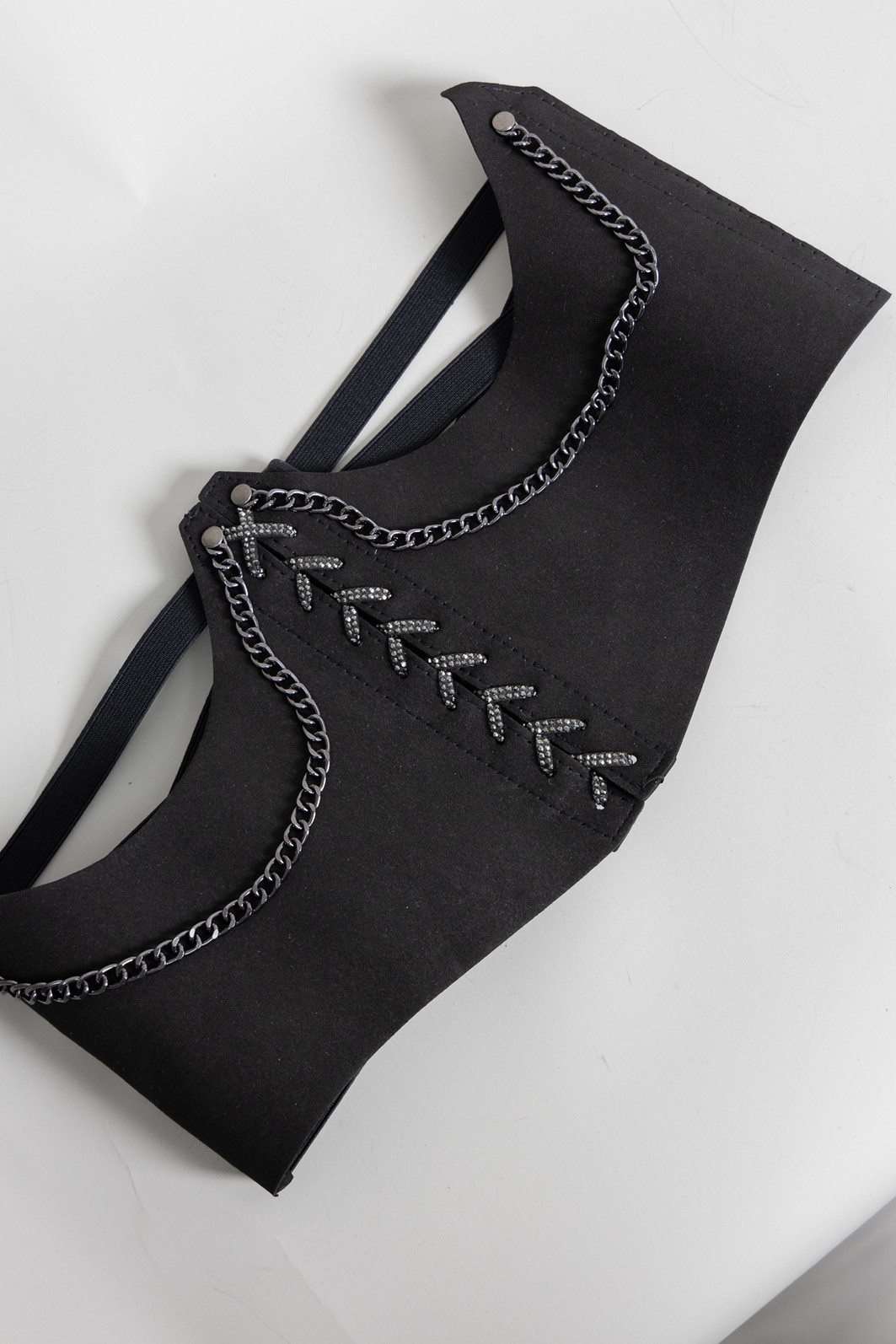 CORSET PRETO COM CORRENTES CORSET PRETO COM CORRENTES