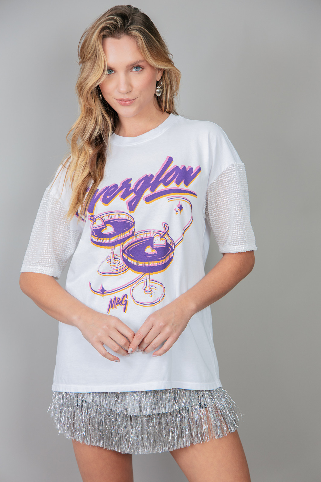 CAMISETA T-SHIRT VINTAGE BRANCA COM MANGAS DE PAETÊ OVERGLOW
