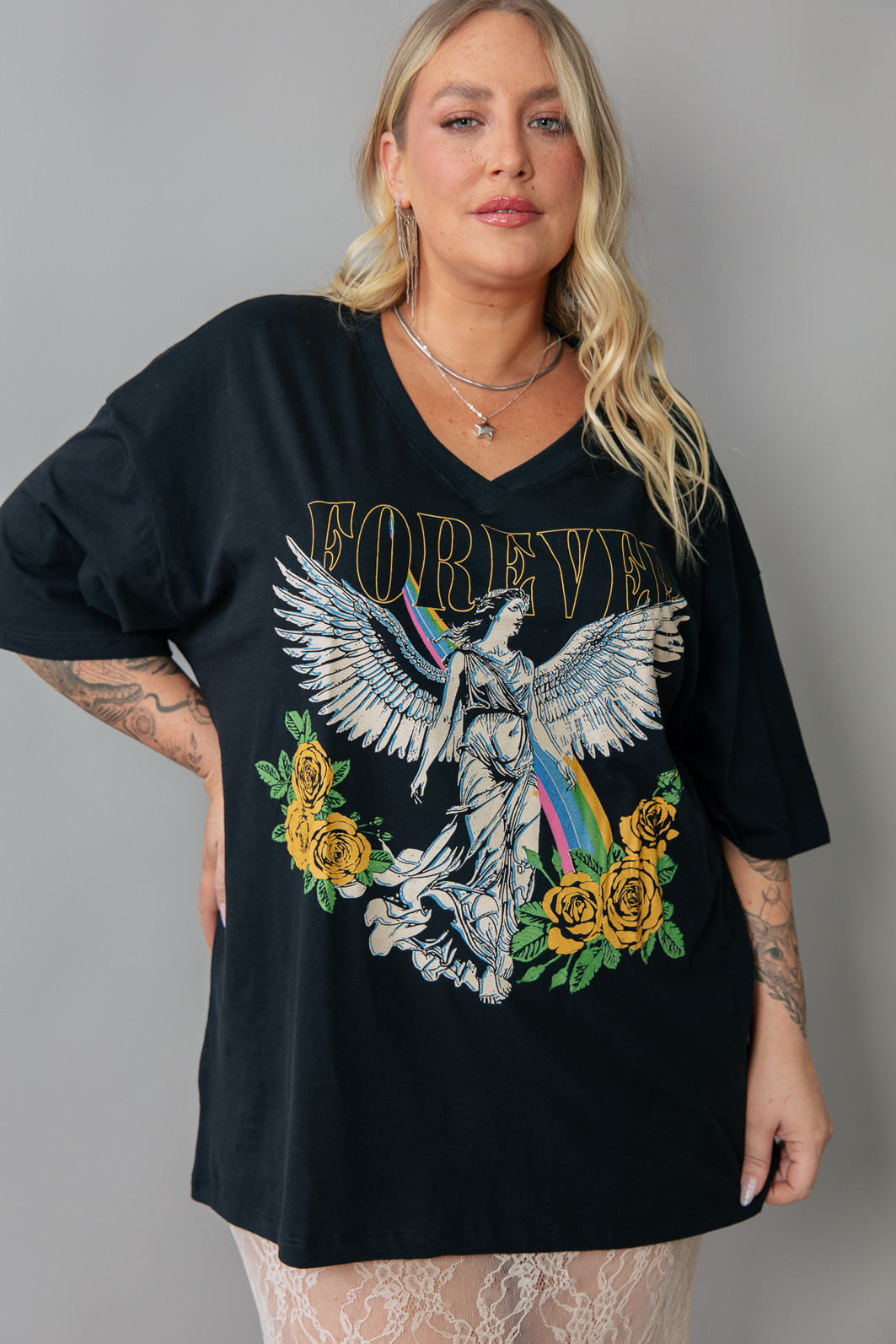 CAMISETA DECOTE V VINTAGE PRETA FOREVER
