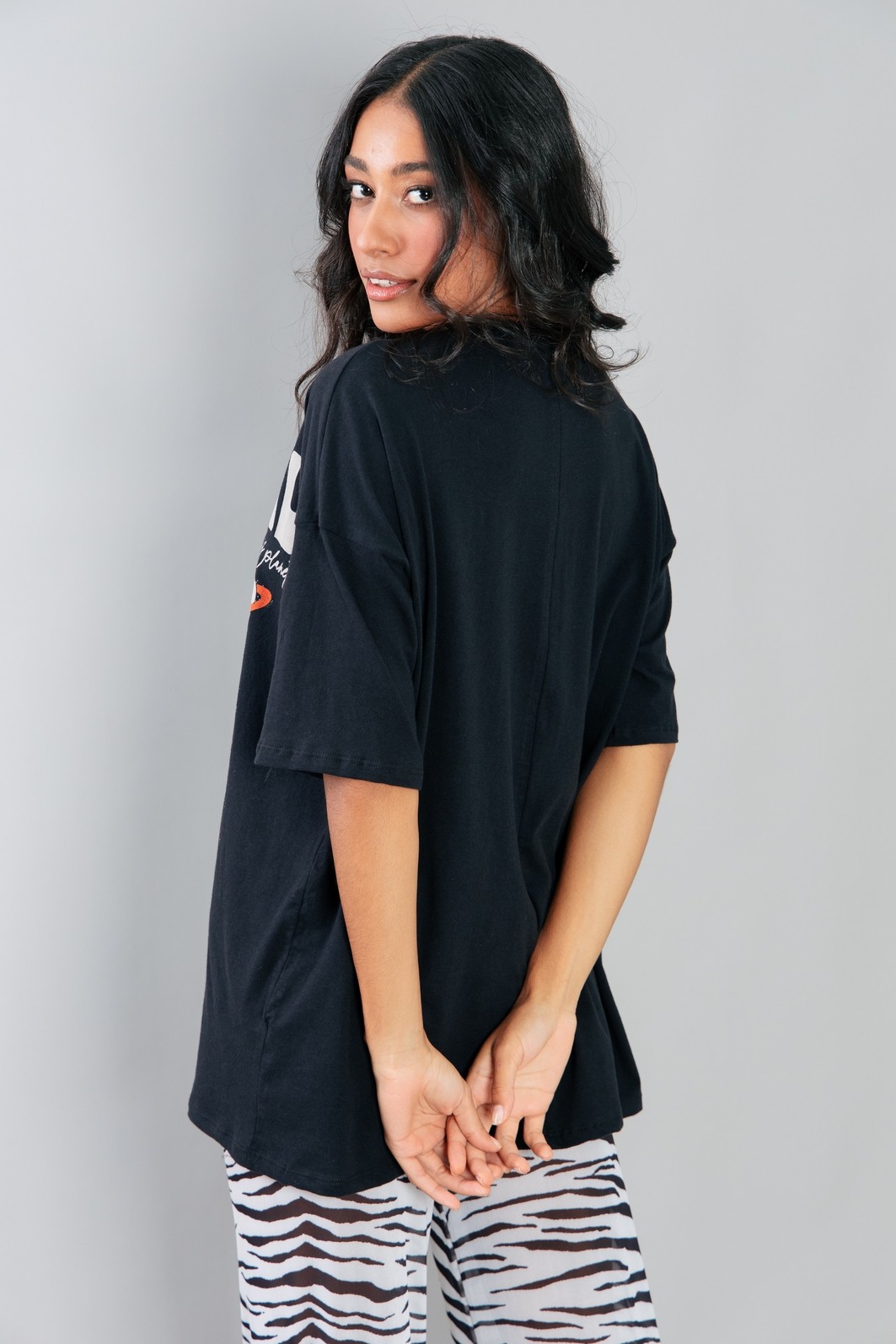 CAMISETA T-SHIRT OVERSIZED PRETA  TOO COOL CAMISETA T-SHIRT OVERSIZED PRETA  TOO COOL