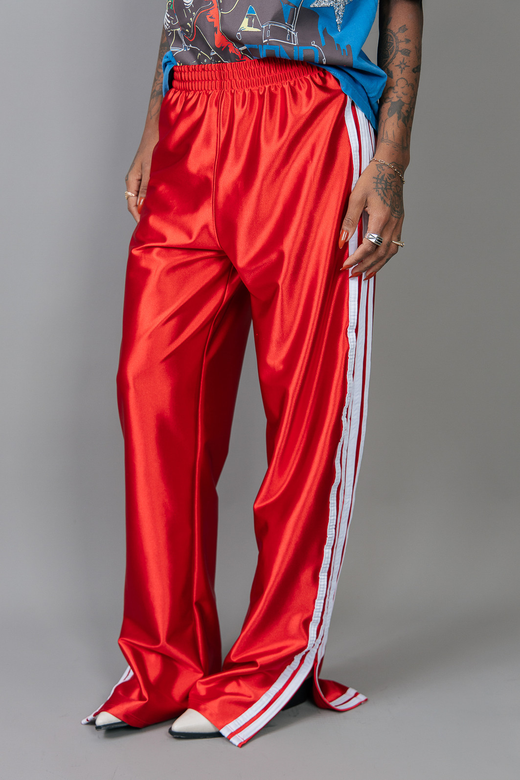 CALÇA SPORT VERMELHA COM LISTRAS