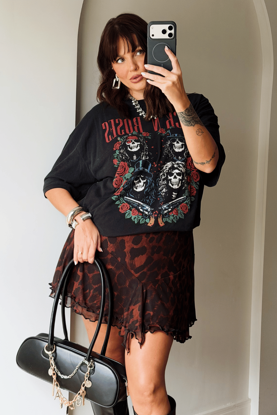 CAMISETA T-SHIRT VINTAGE PRETA ESTONADA GUNS CAMISETA T-SHIRT VINTAGE PRETA ESTONADA GUNS