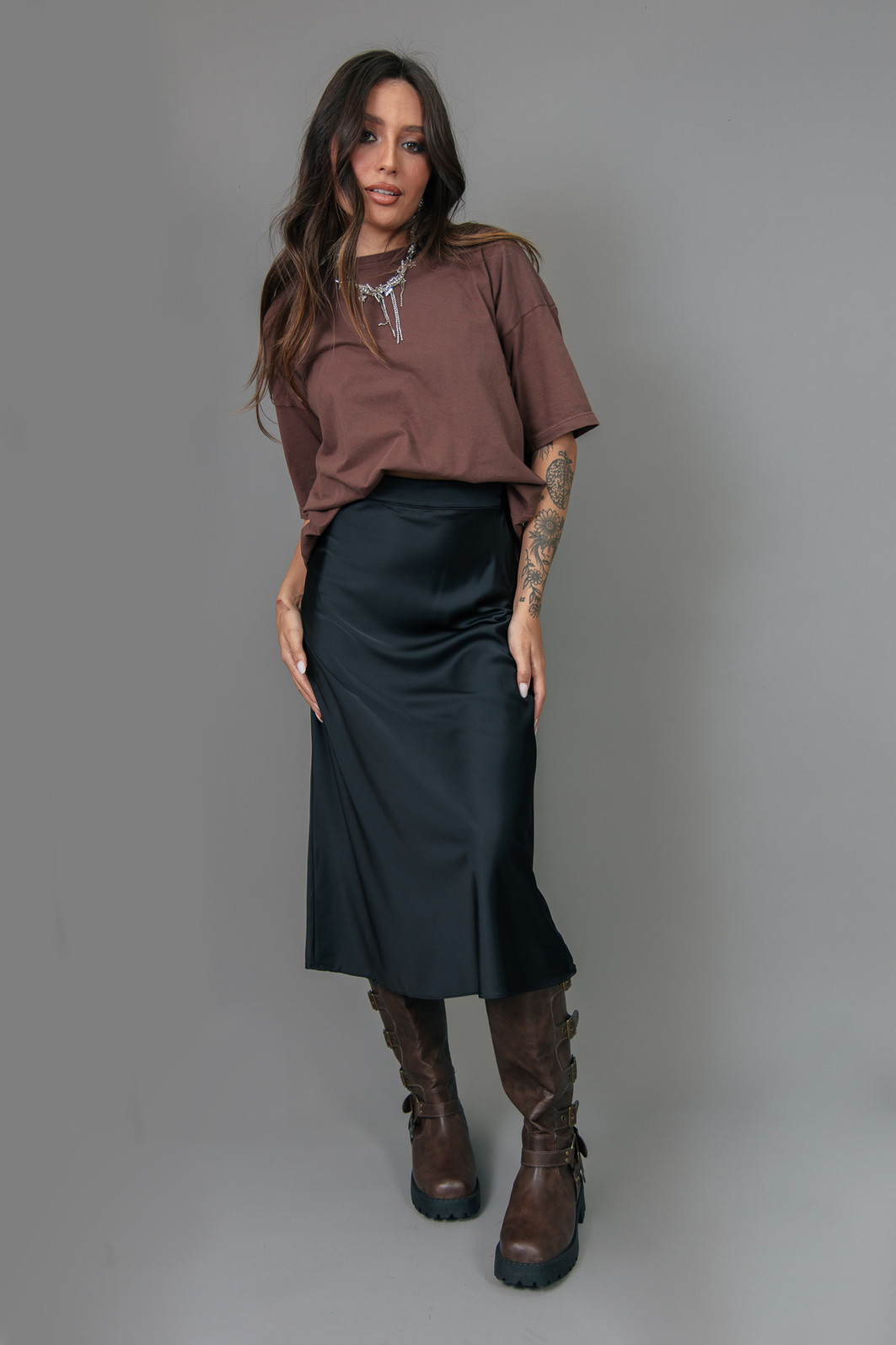 SAIA MIDI DE CETIM SEM FORRO PRETA SAIA MIDI DE CETIM SEM FORRO PRETA