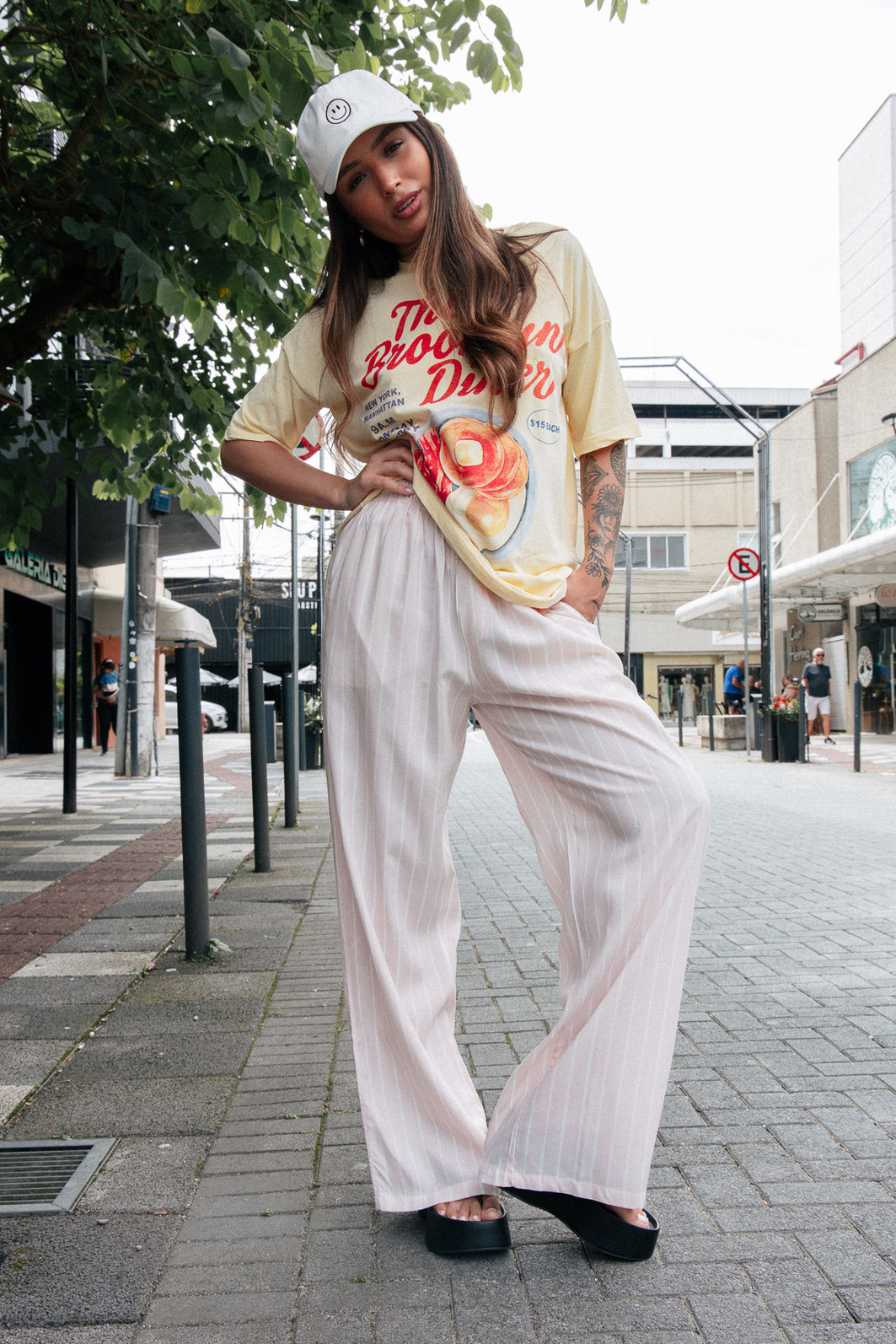 CALÇA SOLTINHA TECIDO LISTRADO ROSA