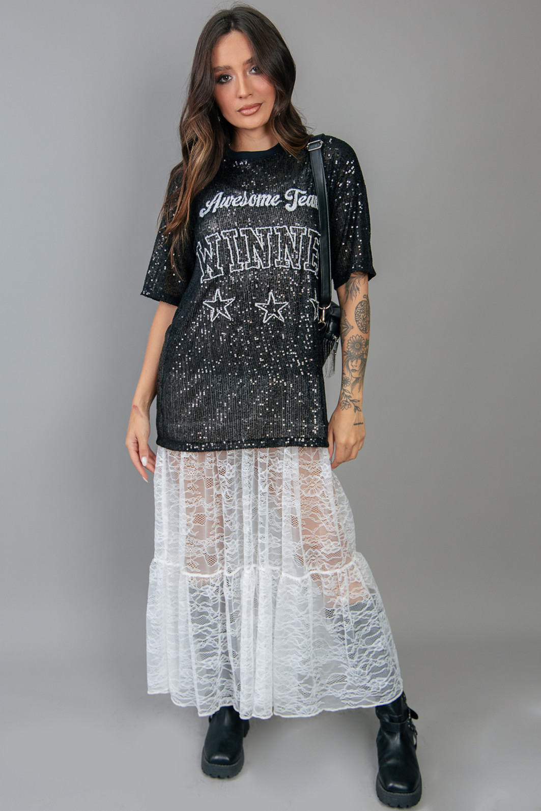 CAMISETA T-SHIRT OVERSIZED DE PAETÊ PRETO WINNER CAMISETA T-SHIRT OVERSIZED DE PAETÊ PRETO WINNER