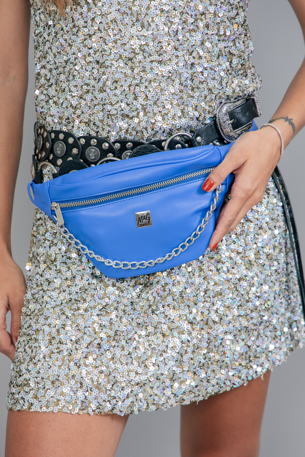 POCHETE AZUL COM CORRENTE