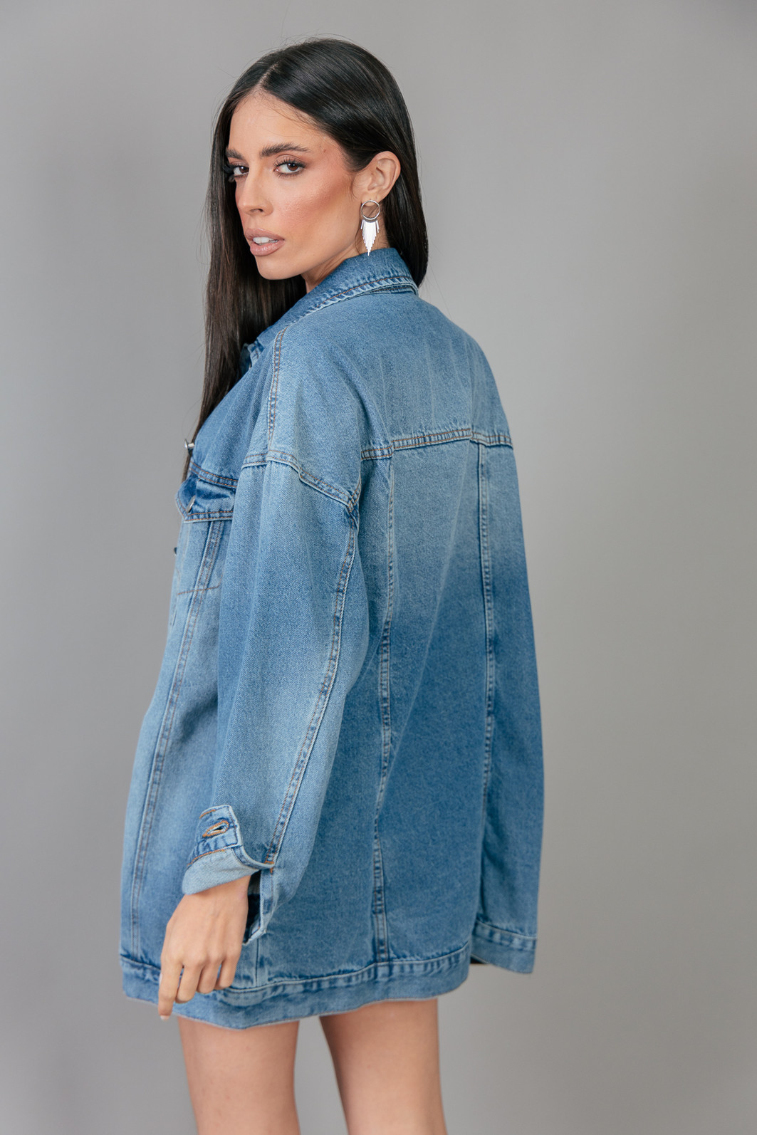 JAQUETA JEANS VINTAGE OVERSIZED COM BOTÕES JAQUETA JEANS VINTAGE OVERSIZED COM BOTÕES