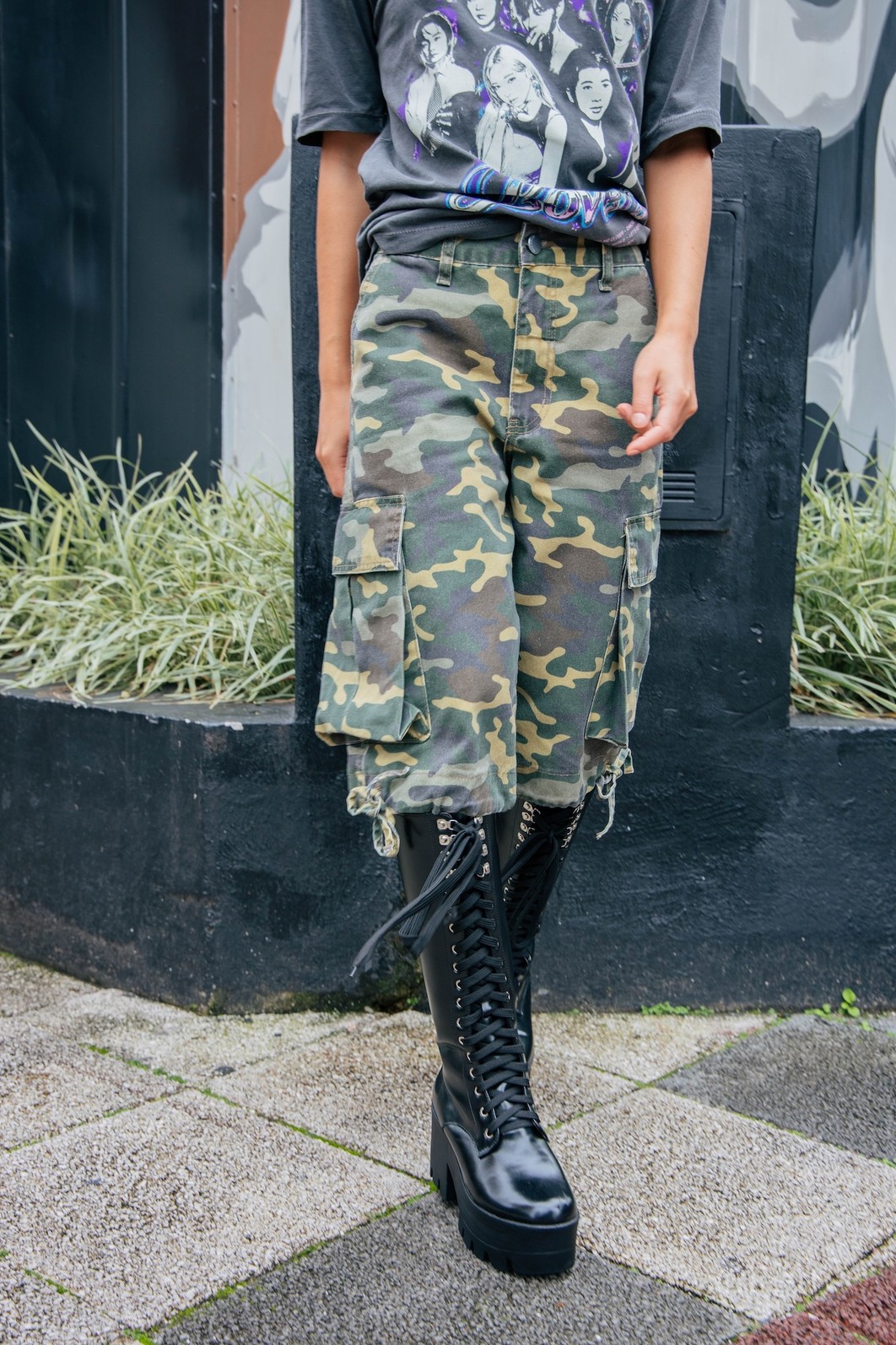 BERMUDA CARGO MILITAR CINTURA MÉDIA CAMUFLADA BERMUDA CARGO MILITAR CINTURA MÉDIA CAMUFLADA
