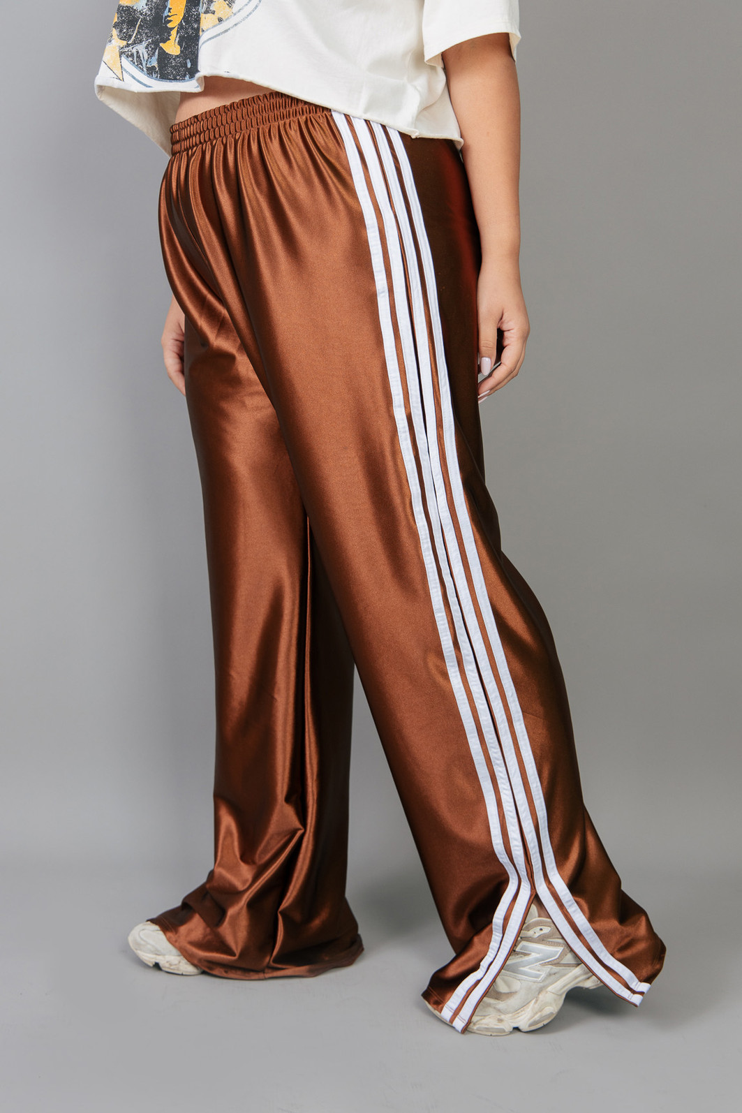 CALÇA SPORT MARROM COM LISTRAS CALÇA SPORT MARROM COM LISTRAS