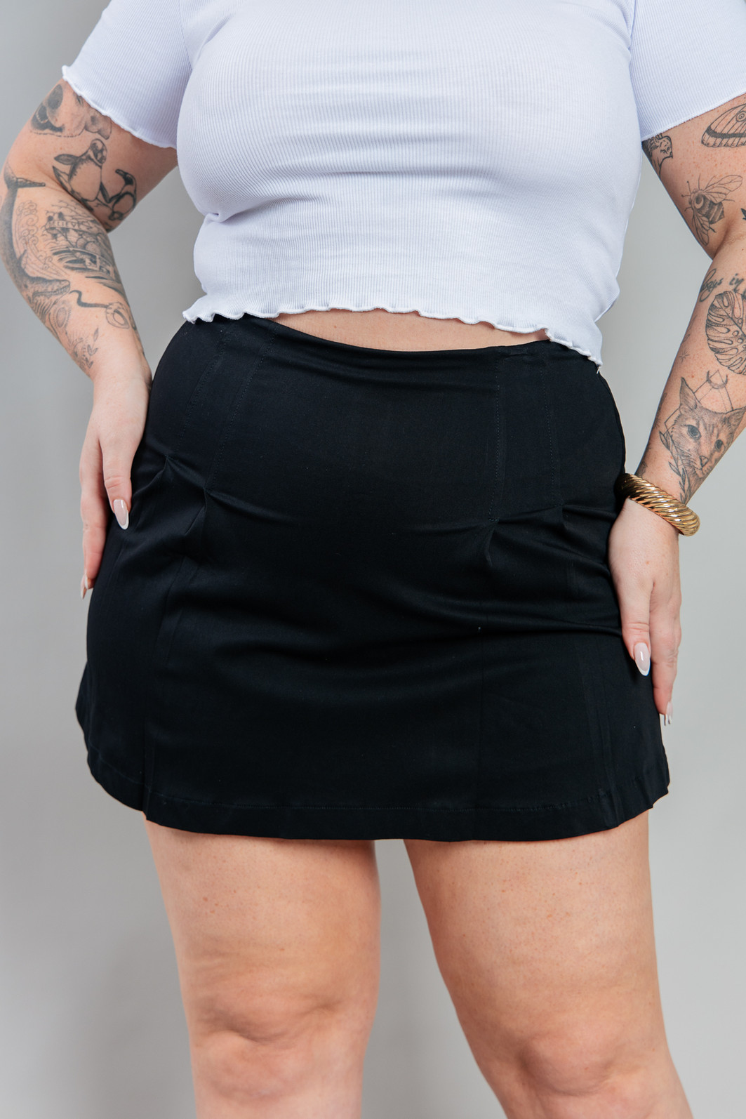 SHORT SAIA PRETO DE PREGAS SHORT SAIA PRETO DE PREGAS