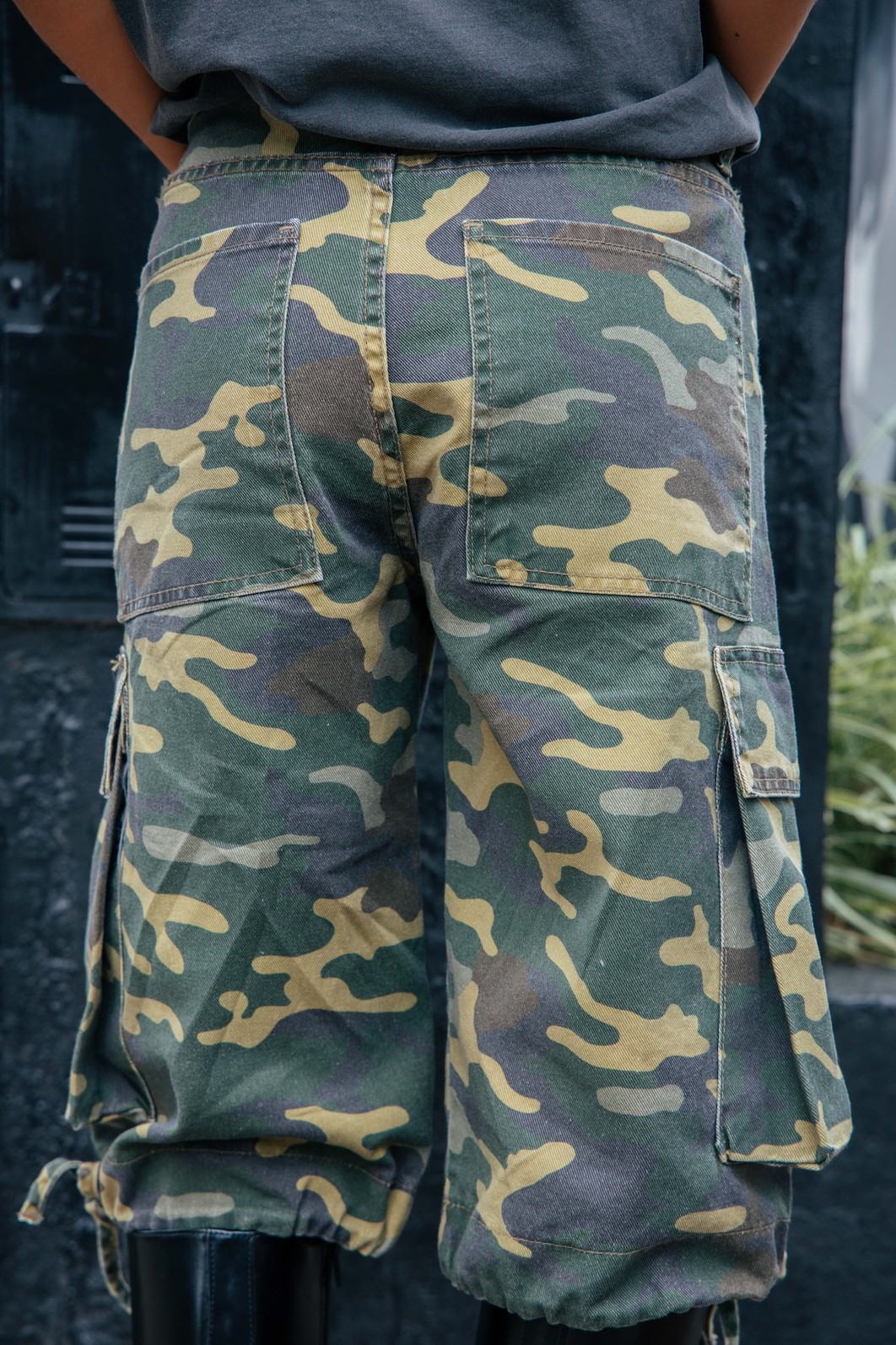 BERMUDA CARGO MILITAR CINTURA MÉDIA CAMUFLADA BERMUDA CARGO MILITAR CINTURA MÉDIA CAMUFLADA