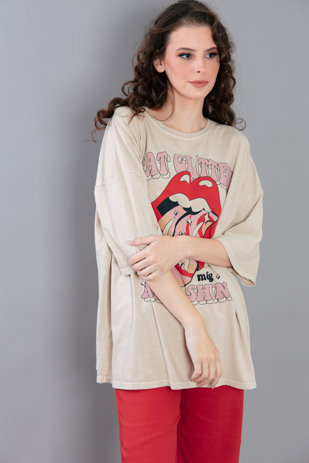 CAMISETA T-SHIRT OVERSIZED BEGE EAT GLITTER AND SHINE