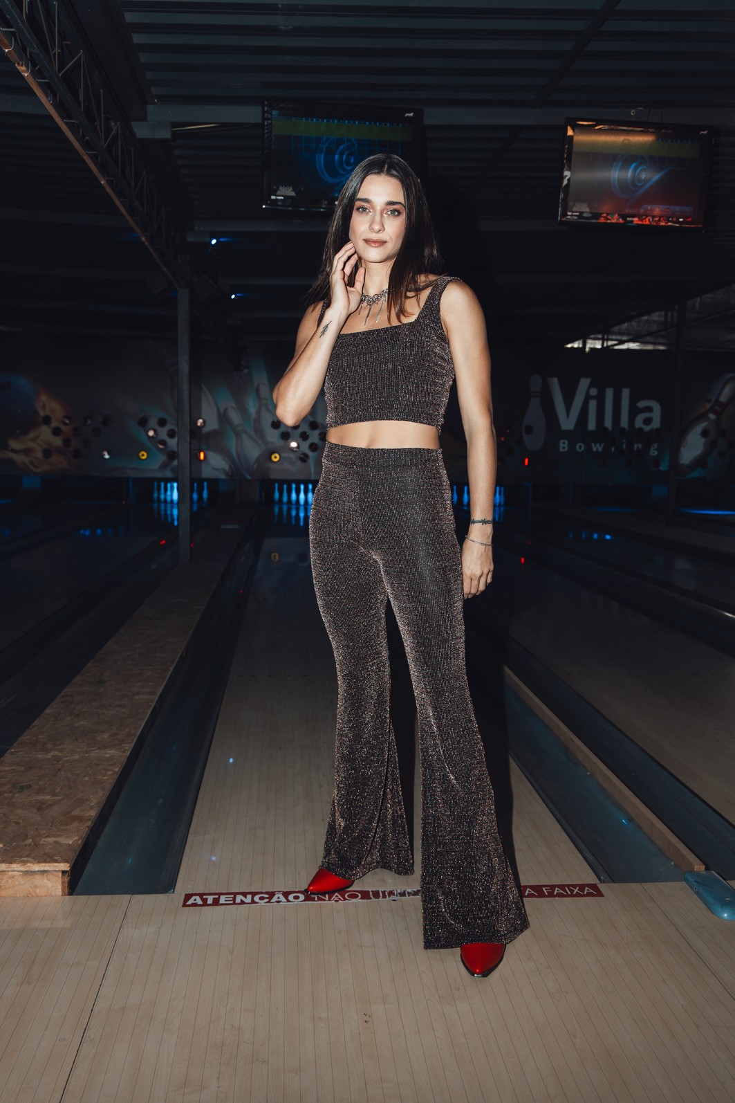 CALÇA FLARE CINTURA ALTA PRETA COM LUREX MULTICOLORIDO CALÇA FLARE CINTURA ALTA PRETA COM LUREX MULTICOLORIDO
