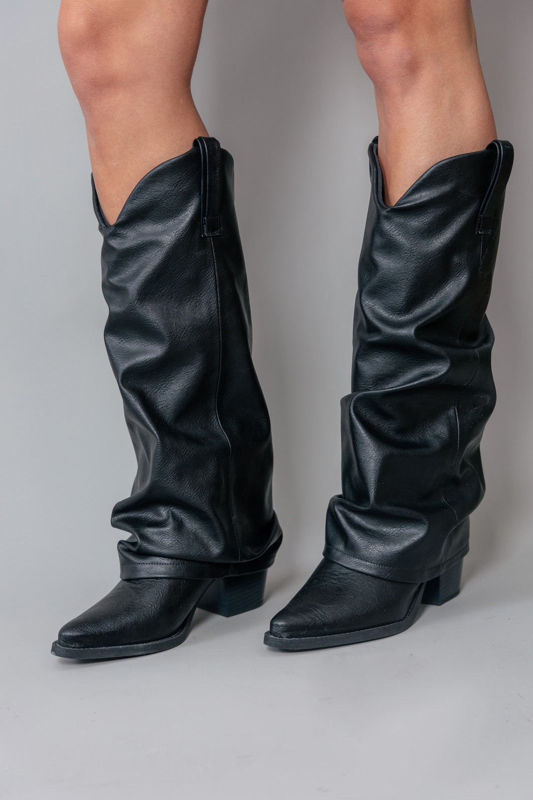 BOTA SLOUCHY PRETA BOTA SLOUCHY PRETA