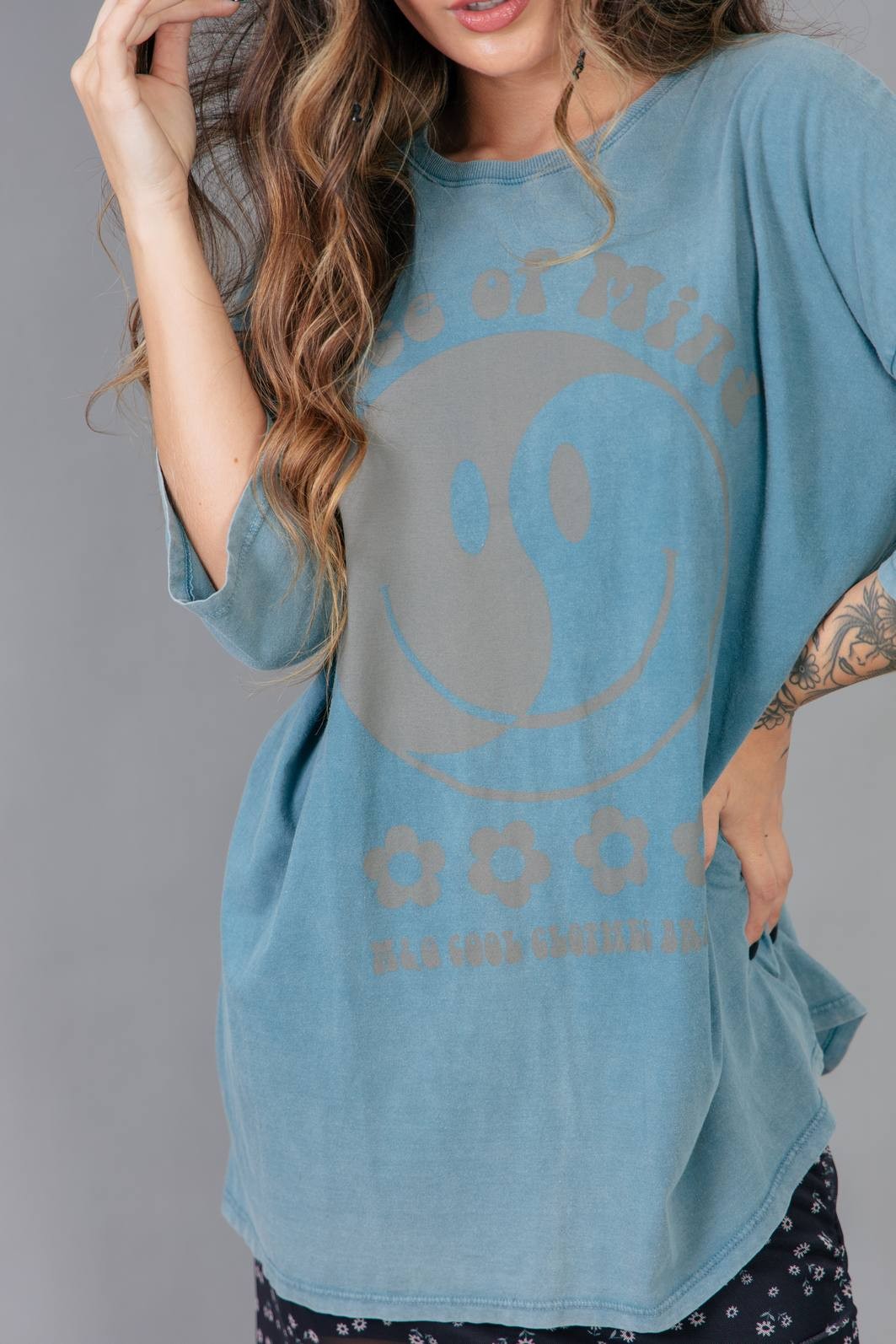 T-SHIRT OVERSIZED AZUL MARMORIZADO PEACE OF MIND T-SHIRT OVERSIZED AZUL MARMORIZADO PEACE OF MIND