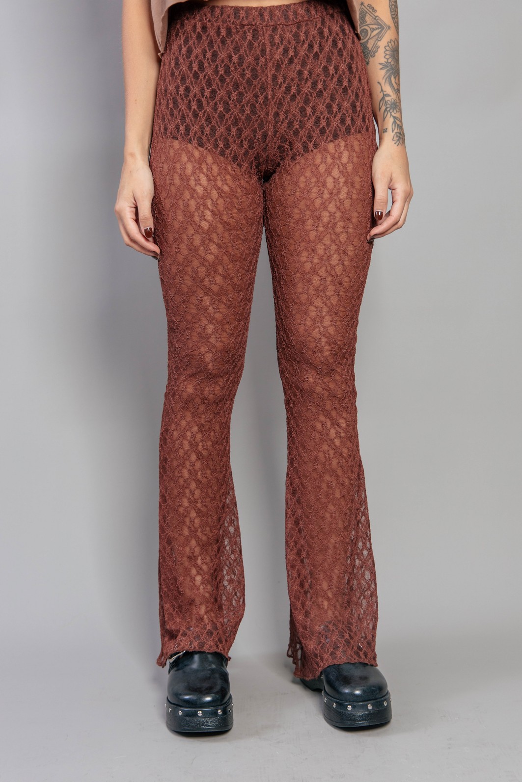 CALÇA FLARE DE RENDA COM ELASTANO MARROM CALÇA FLARE DE RENDA COM ELASTANO MARROM