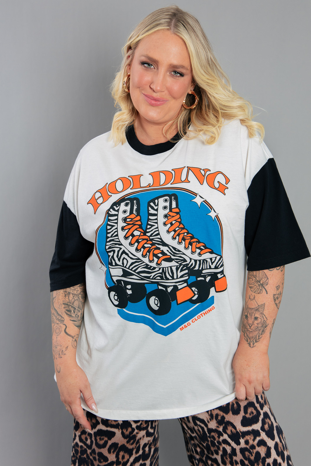 CAMISETA T-SHIRT VINTAGE OFF WHITE COM MANGAS PRETA HOLDING