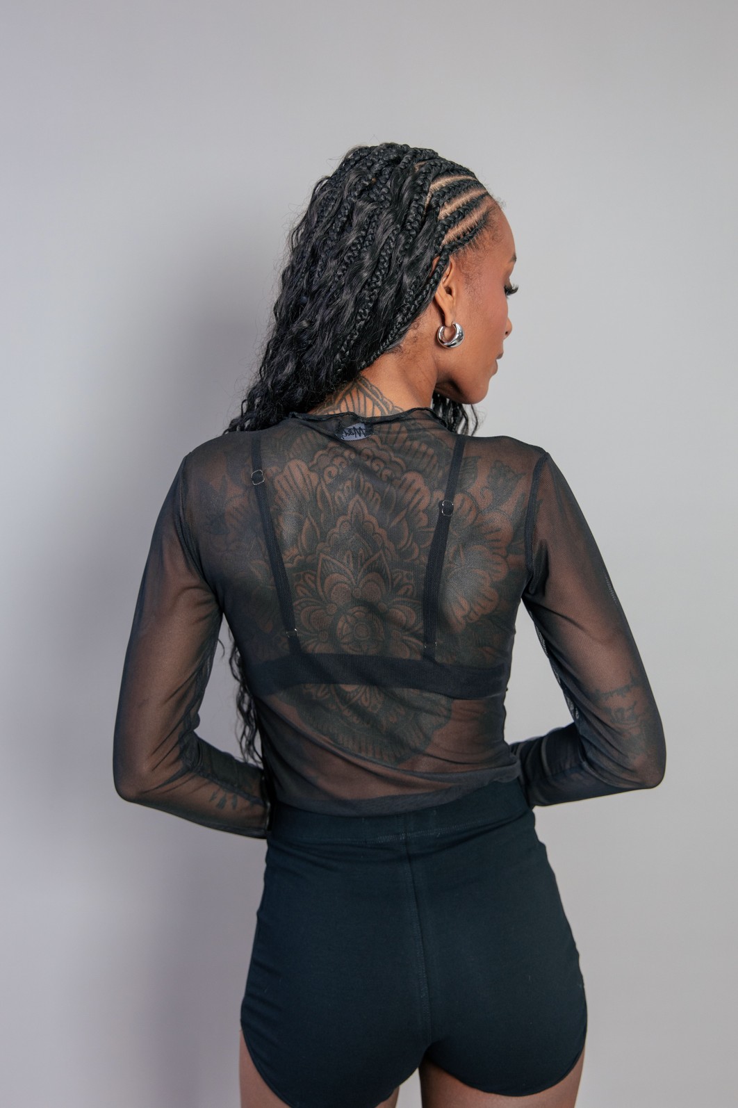 BLUSA MANGA LONGA DE TULE PRETO COM PEDRARIAS BLUSA MANGA LONGA DE TULE PRETO COM PEDRARIAS