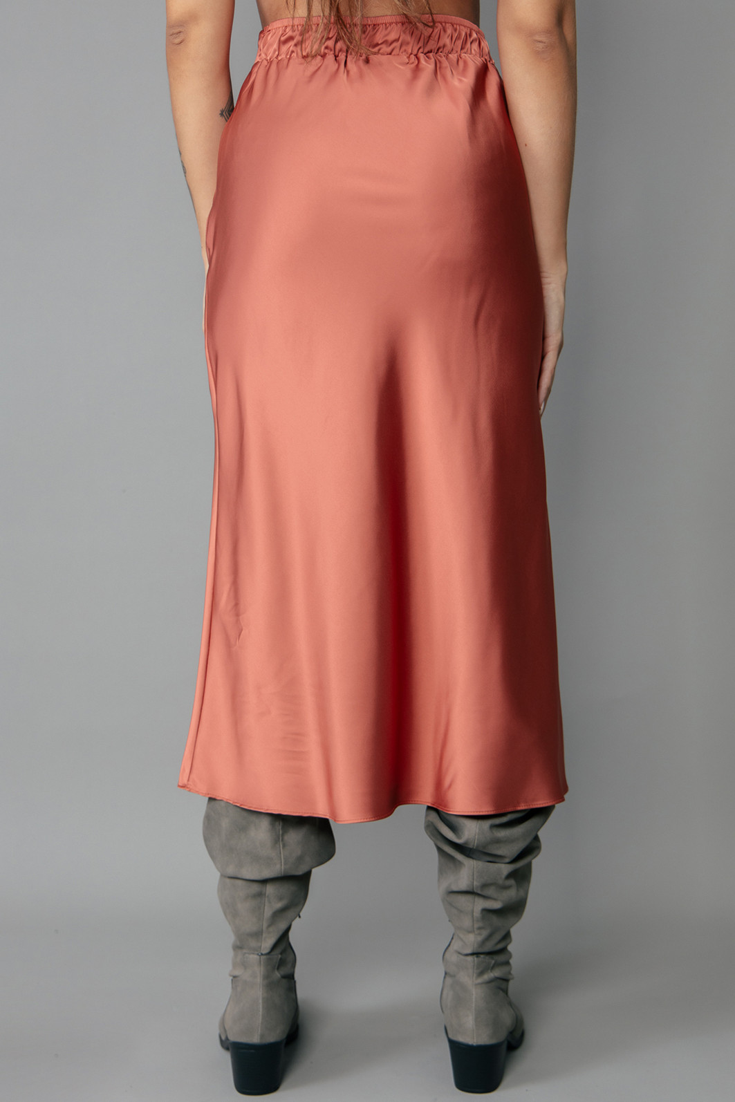 SAIA MIDI DE CETIM SEM FORRO MARSALA SAIA MIDI DE CETIM SEM FORRO MARSALA