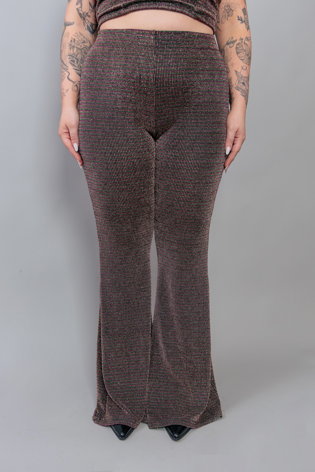 CALÇA FLARE CINTURA ALTA PRETA COM LUREX MULTICOLORIDO CALÇA FLARE CINTURA ALTA PRETA COM LUREX MULTICOLORIDO