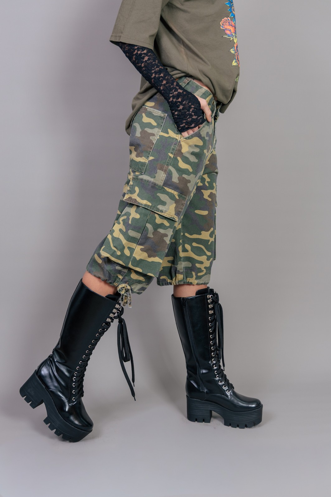 BERMUDA CARGO MILITAR CINTURA MÉDIA CAMUFLADA BERMUDA CARGO MILITAR CINTURA MÉDIA CAMUFLADA