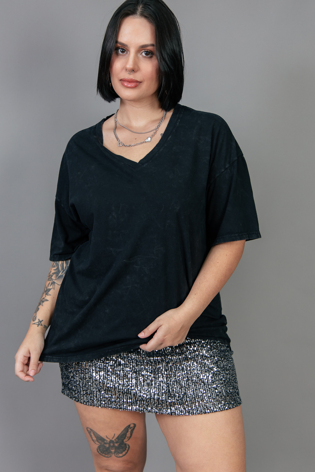 T-SHIRT VINTAGE DECOTE V BÁSICA ESTONADA