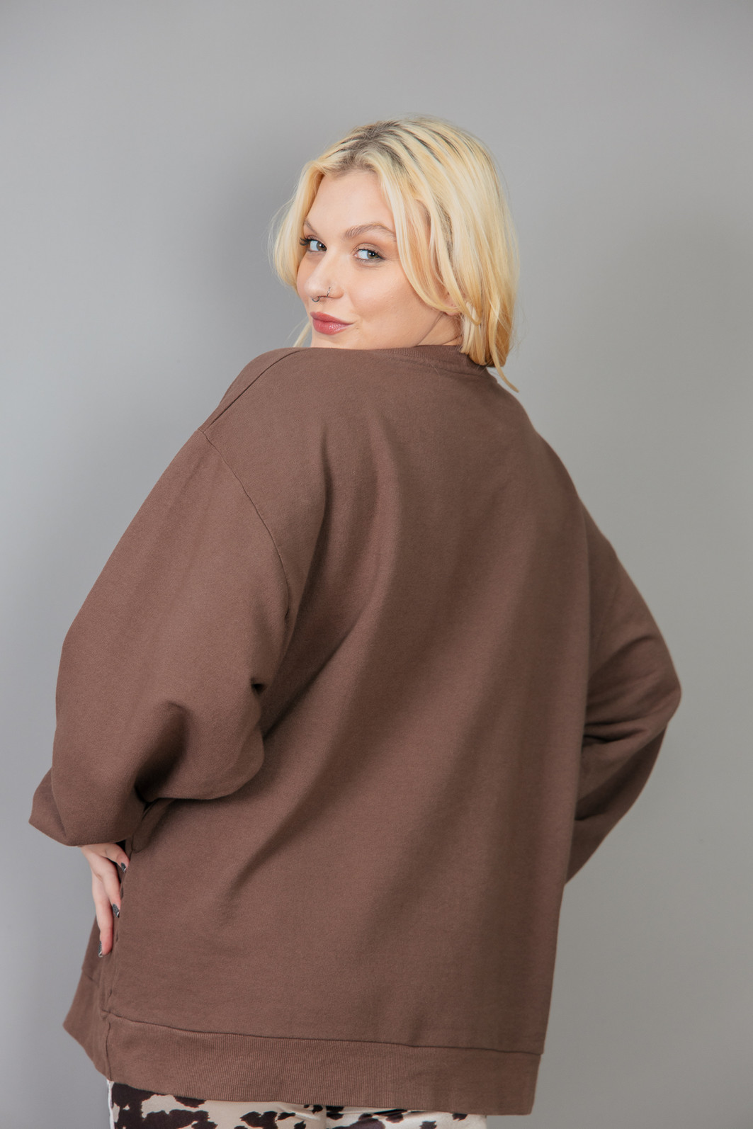 MOLETOM OVERSIZED MARROM BÁSICO MOLETOM OVERSIZED MARROM BÁSICO
