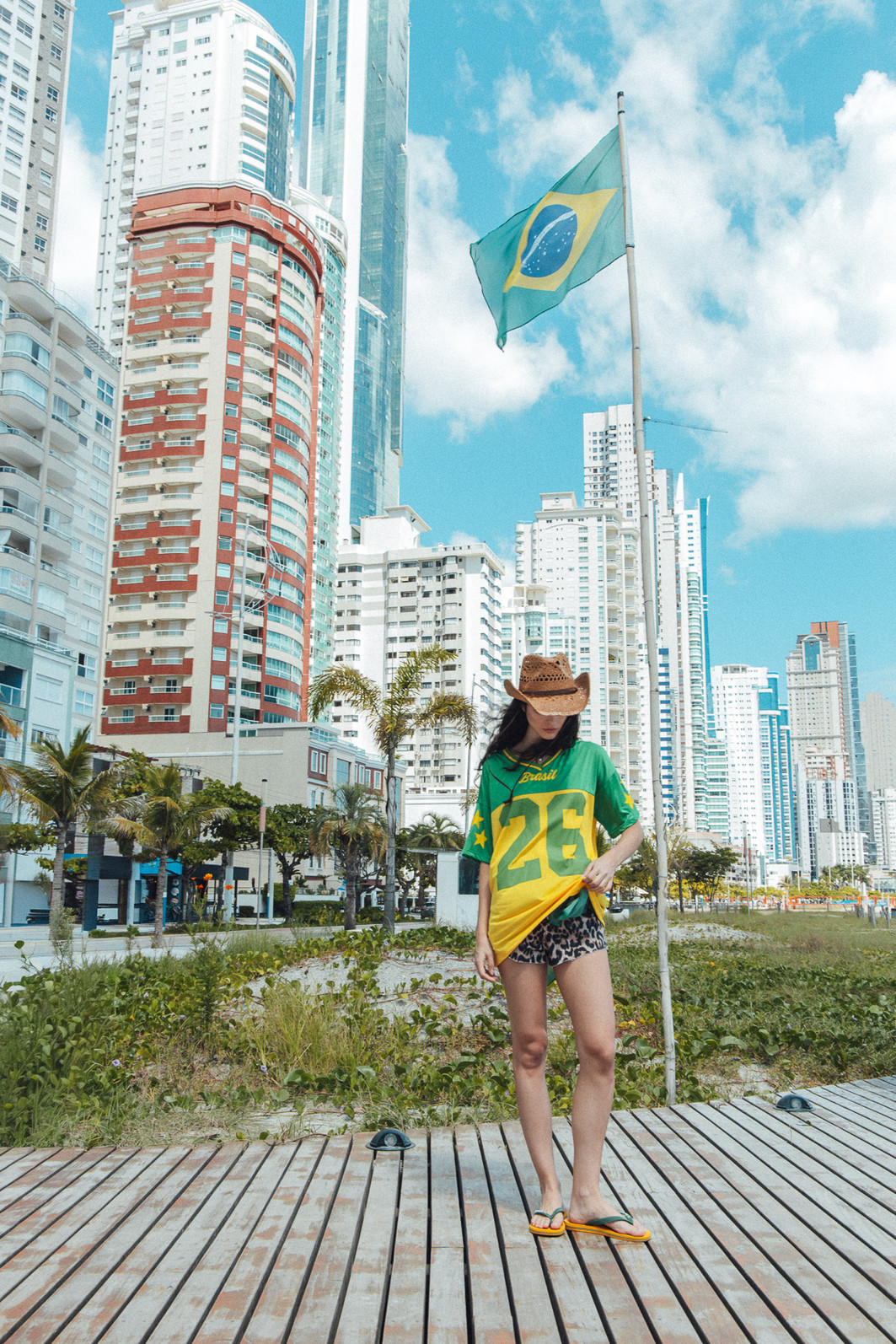 CAMISETA T-SHIRT ESPORTIVA BRASIL DECOTE V