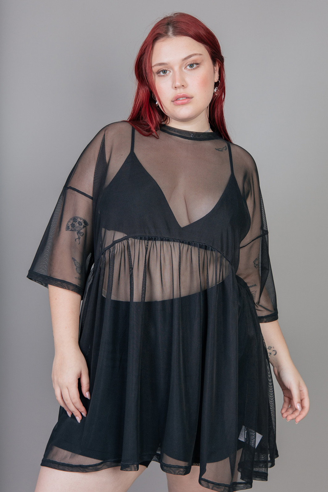 VESTIDO AMPLO DE TULE PRETO BÁSICO VESTIDO AMPLO DE TULE PRETO BÁSICO