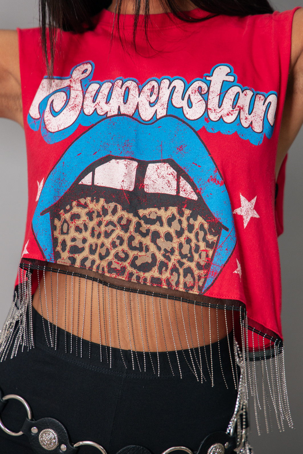 MUSCLE TEE CROPPED VERMELHA COM CORRENTES SUPERSTAR MUSCLE TEE CROPPED VERMELHA COM CORRENTES SUPERSTAR