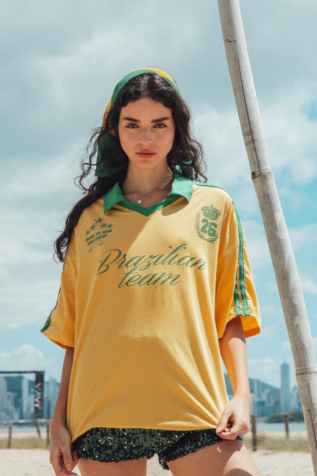 CAMISETA T-SHIRT OVERSIZED AMARELA COM GOLA BRAZILIAN TEAM