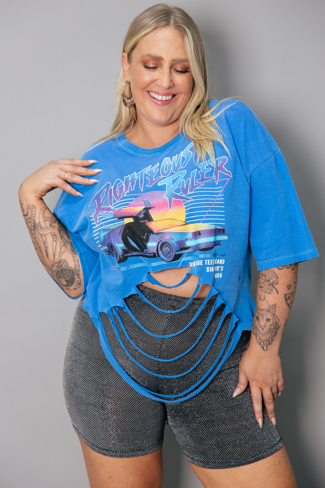 T-SHIRT VINTAGE AZUL COM CORTES A LASER RULER T-SHIRT VINTAGE AZUL COM CORTES A LASER RULER